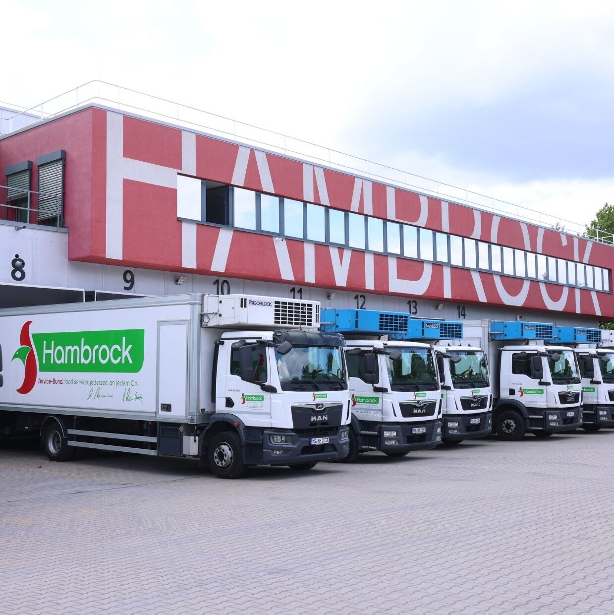 LKW's vor Lebensmittel-Großhandel in Bösensell 